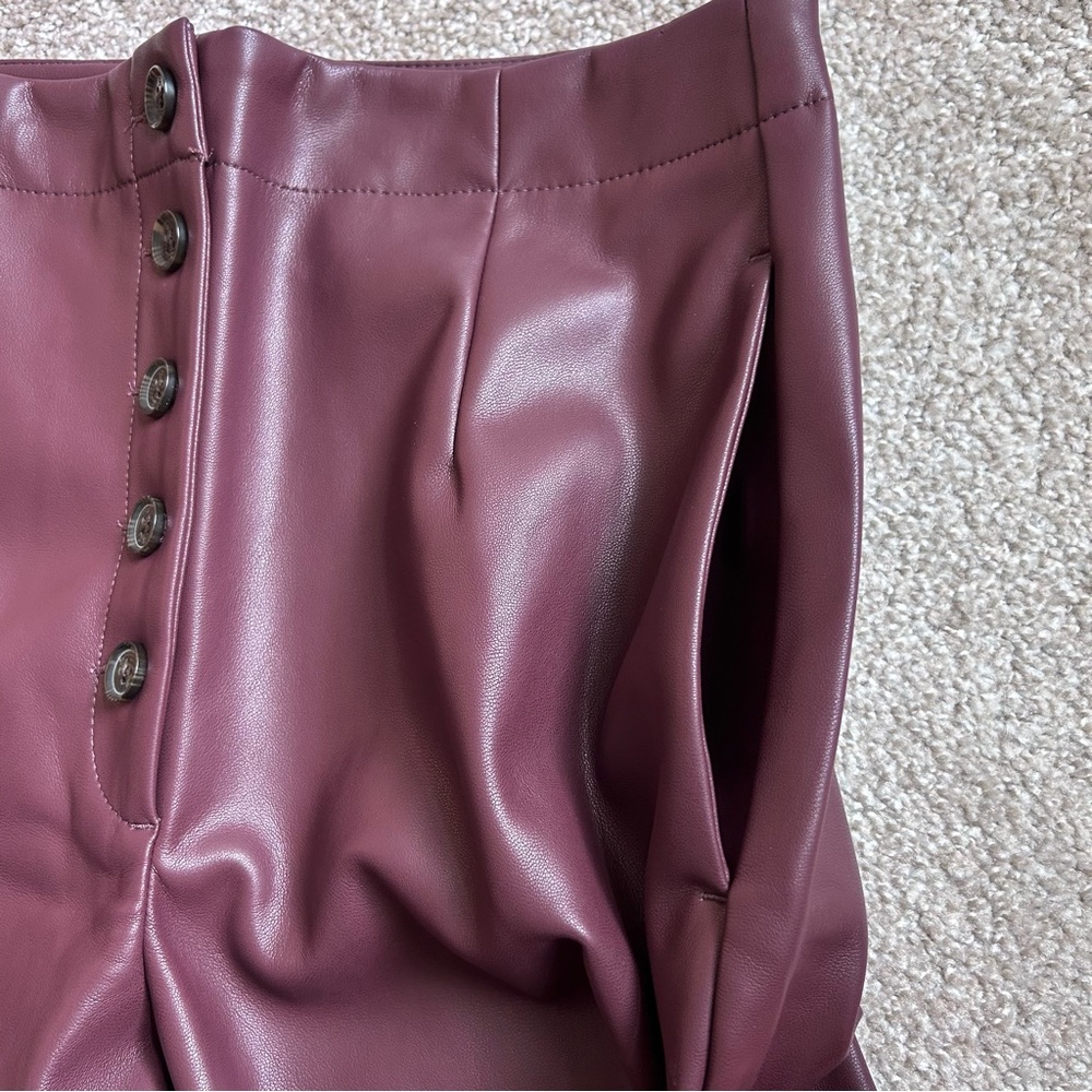 Banana Republic NWT Wide-Leg Ultra High-Rise Vegan Leather Pant Burgundy 4P - Picture 5 of 12
